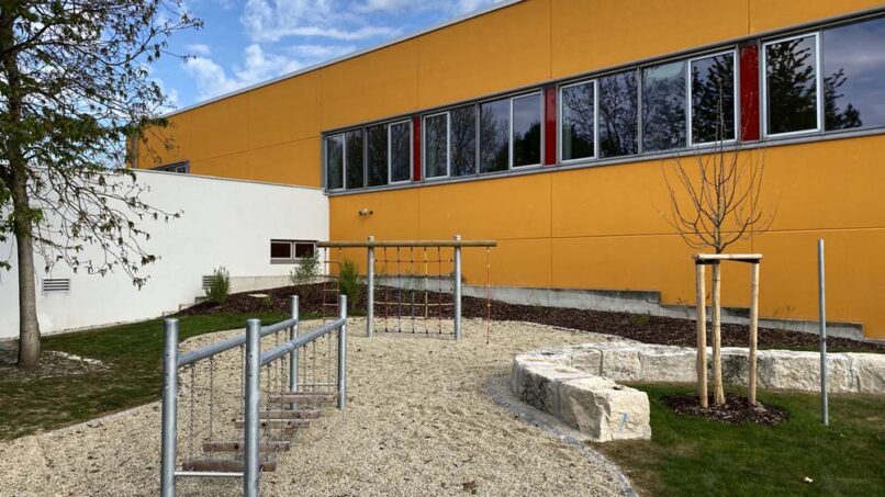 Welsch und Egger Landschaftsarchitekten Bauherr: schwäbisches Förderzentrum für Hörgeschädigte Augsburg GmbH Projekt: Sanierungsmaßnahme Schulfreianlage + Sportanlage