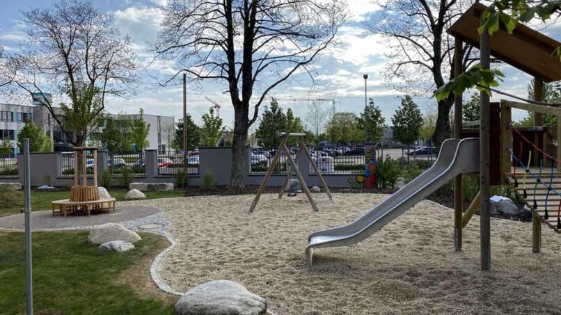 Welsch und Egger Landschaftsarchitekten Bauherr: schwäbisches Förderzentrum für Hörgeschädigte Augsburg GmbH Projekt: Sanierungsmaßnahme Schulfreianlage + Sportanlage