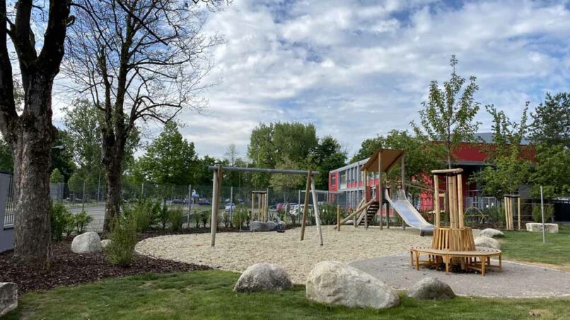 Welsch und Egger Landschaftsarchitekten Bauherr: schwäbisches Förderzentrum für Hörgeschädigte Augsburg GmbH Projekt: Sanierungsmaßnahme Schulfreianlage + Sportanlage