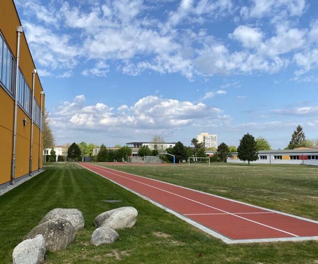 Welsch und Egger Landschaftsarchitekten Bauherr: schwäbisches Förderzentrum für Hörgeschädigte Augsburg GmbH Projekt: Sanierungsmaßnahme Schulfreianlage + Sportanlage