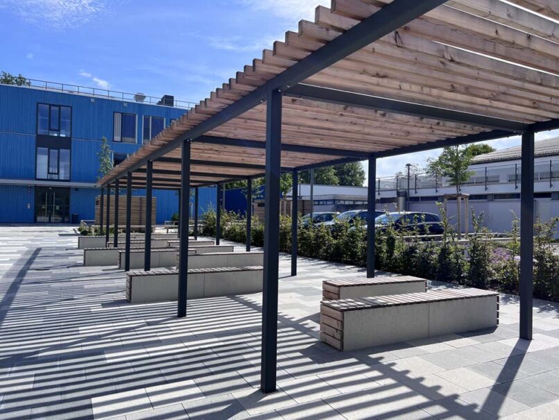 Welsch und Egger Landschaftsarchitekten Bauherr: Landeshauptstadt Muenchen - Referat fuer Bildung und Sport Projekt: Neubau eines Erweiterungsgebäudes und zweier mobilen Schulraumeinheit an der Grund- und Mittelschule Toni-Pfülf-Straße + Lassallestraße