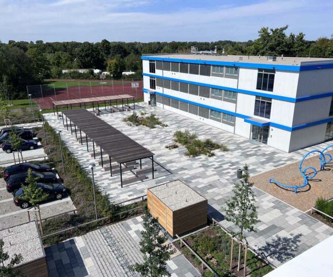 Welsch und Egger Landschaftsarchitekten Bauherr: Landeshauptstadt Muenchen - Referat fuer Bildung und Sport Projekt: Neubau eines Erweiterungsgebäudes und zweier mobilen Schulraumeinheit an der Grund- und Mittelschule Toni-Pfülf-Straße + Lassallestraße