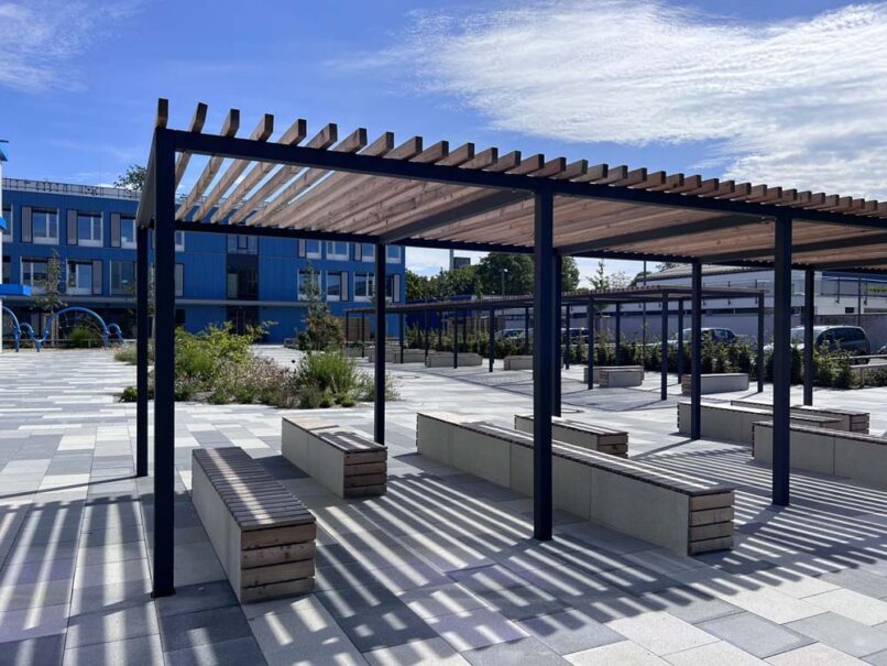 Welsch und Egger Landschaftsarchitekten Bauherr: Landeshauptstadt Muenchen - Referat fuer Bildung und Sport Projekt: Neubau eines Erweiterungsgebäudes und zweier mobilen Schulraumeinheit an der Grund- und Mittelschule Toni-Pfülf-Straße + Lassallestraße