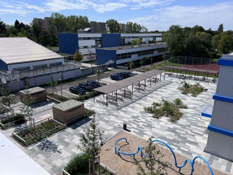 Welsch und Egger Landschaftsarchitekten Bauherr: Landeshauptstadt Muenchen - Referat fuer Bildung und Sport Projekt: Neubau eines Erweiterungsgebäudes und zweier mobilen Schulraumeinheit an der Grund- und Mittelschule Toni-Pfülf-Straße + Lassallestraße