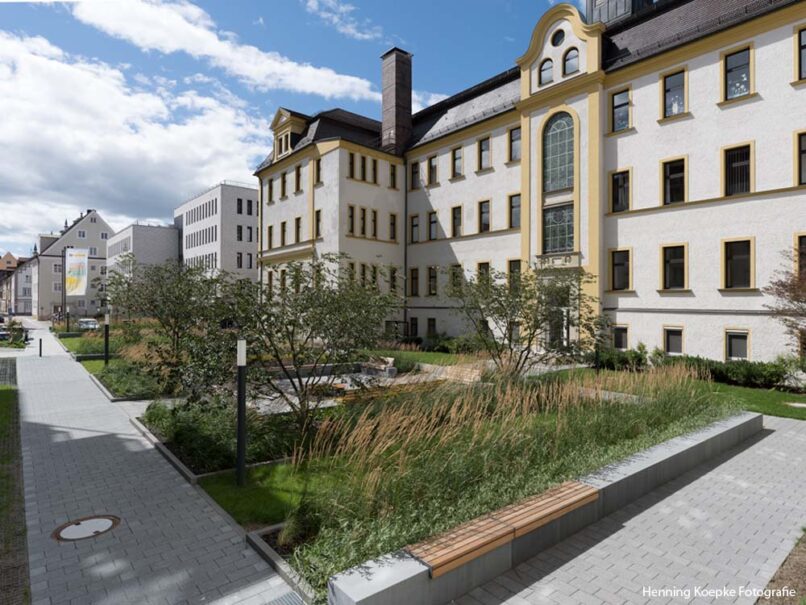 Welsch und Egger Landschaftsarchitekten Auftraggeber: Regens Wagner Dillingen Architekturbüro : Haindl + Kollegen Architekten Projekt: Neubau der Direktion in Dillingen an der Donau