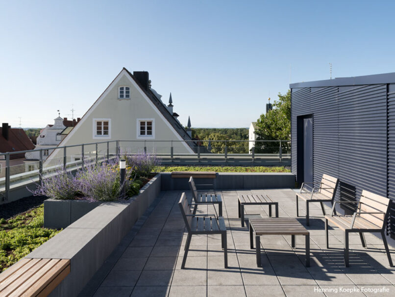 Welsch und Egger Landschaftsarchitekten Auftraggeber: Regens Wagner Dillingen Architekturbüro : Haindl + Kollegen Architekten Projekt: Neubau der Direktion in Dillingen an der Donau