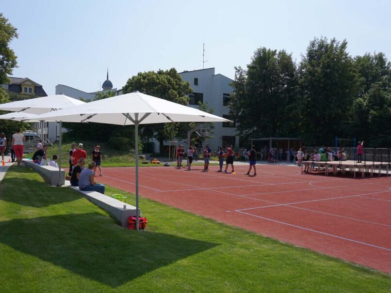 Welsch und Egger Landschaftsarchitekten Auftraggeber: Regens Wagner Dillingen Ausführungsort: Dillingen Projekt: Sanierung Allwetterplatz