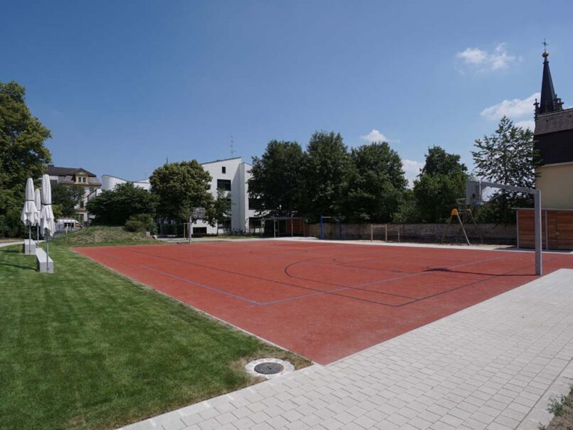 Welsch und Egger Landschaftsarchitekten Auftraggeber: Regens Wagner Dillingen Ausführungsort: Dillingen Projekt: Sanierung Allwetterplatz