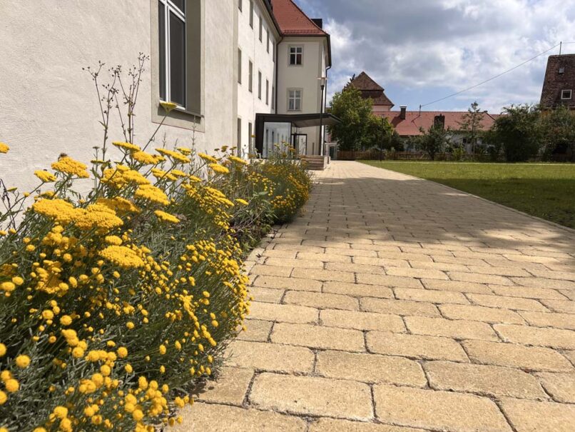 Welsch und Egger Landschaftsarchitekten Auftraggeber: Regens Wagner Erlkam Ausführungsort: Rottenbuch Projekt: Neugestaltung Innenhof
