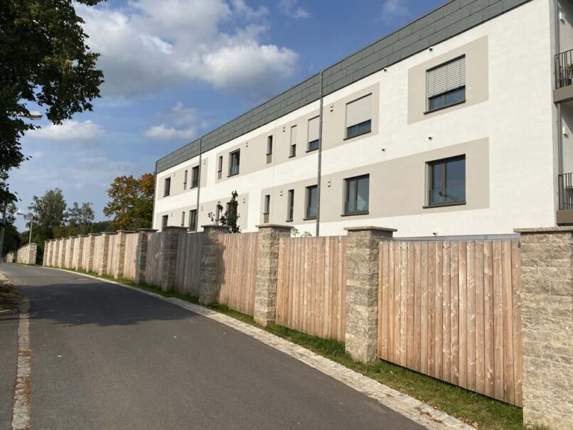Welsch und Egger Landschaftsarchitekten Auftraggeber: Regens Wagner Lauterhofen Architekturbüro : Haindl + Kollegen Architekten Projekt: Neubau eines Pflegewohnheimes für 24 Schwestern und 12 Menschen mit Behinderung