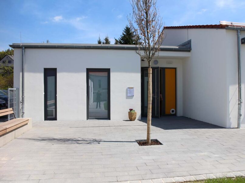 Welsch und Egger Landschaftsarchitekten Auftraggeber: Regens Wagner Michelfeld Ausführungsort: Koenigstein Architektenteam: em.Architekten GmbH Projekt: Neubau Wohnheim und Foerderstaette für Menschen mit Behinderung