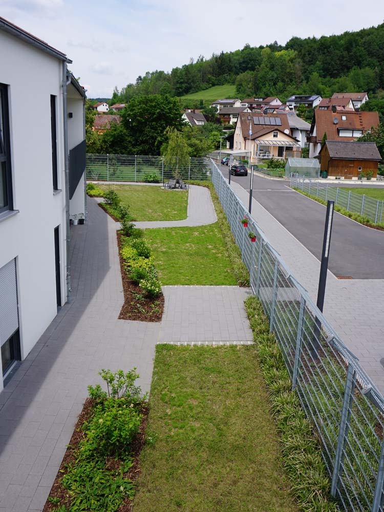 Welsch und Egger Landschaftsarchitekten Auftraggeber: Regens Wagner Michelfeld Ausführungsort: Koenigstein Architektenteam: em.Architekten GmbH Projekt: Neubau Wohnheim und Foerderstaette für Menschen mit Behinderung