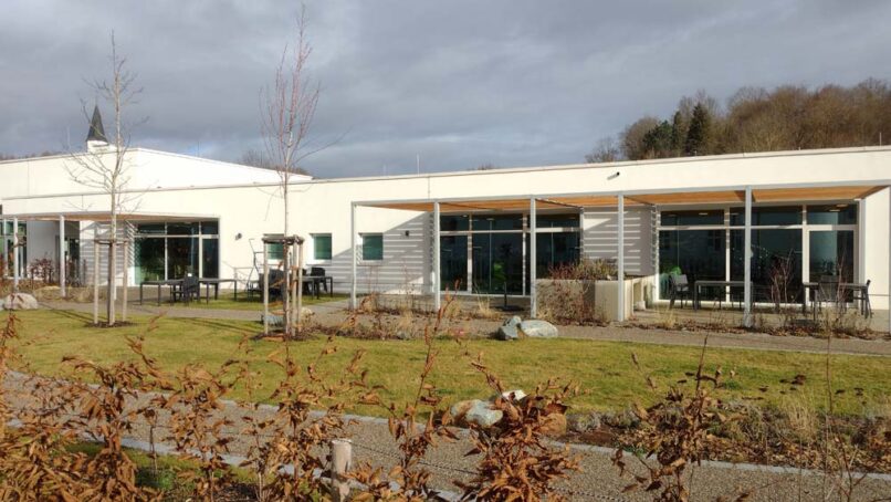 Welsch und Egger Landschaftsarchitekten Auftraggeber: Regens Wagner Glött Architekturbüro : Haindl + Kollegen Architekten Projekt: Neubau einer Tageseinrichtung für Menschen mit Behinderung nach Erwerbstätigkeit (TENE) mit 30 Plätzen