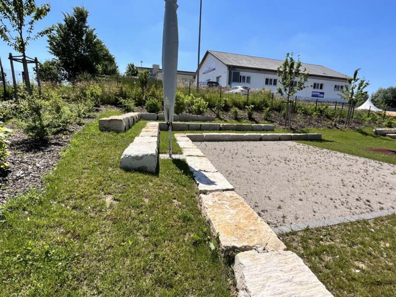 Welsch und Egger Landschaftsarchitekten Auftraggeber: Regens Wagner Hohenwart Ausführungsort: Pfaffenhofen an der Ilm Architekturbüro : Haindl + Kollegen Architekten Projekt: Neubau einer Werkstätte für Menschen mit Behinderung (WfbM) mit 72 Plätzen und einer Förderstätte mit 36 Plätzen