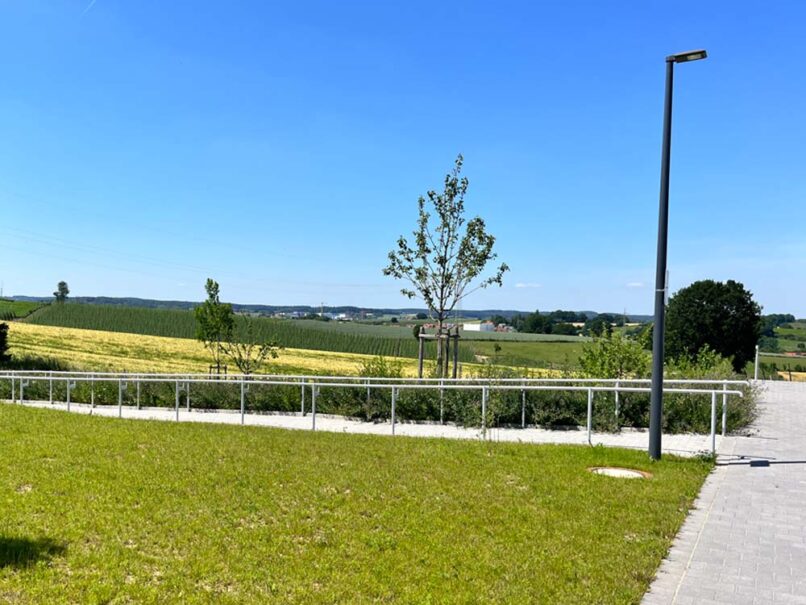 Welsch und Egger Landschaftsarchitekten Auftraggeber: Regens Wagner Hohenwart Ausführungsort: Pfaffenhofen an der Ilm Architekturbüro : Haindl + Kollegen Architekten Projekt: Neubau einer Werkstätte für Menschen mit Behinderung (WfbM) mit 72 Plätzen und einer Förderstätte mit 36 Plätzen