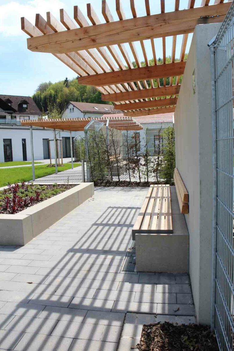 Welsch und Egger Landschaftsarchitekten Bauherr: Regens Wagner Michelfeld: Projekt: Neubau eines Wohnheims und einer Förderstätte für je 24 Menschen mit Behinderung in Königstein