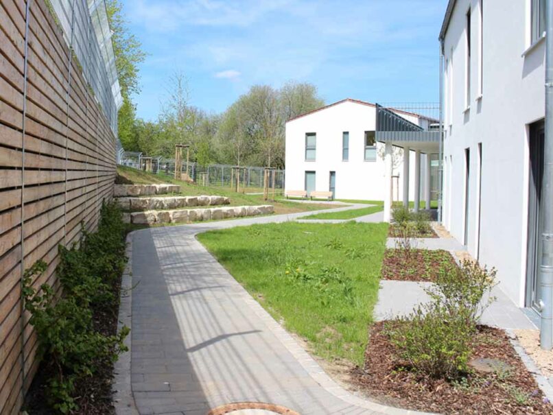 Welsch und Egger Landschaftsarchitekten Bauherr: Regens Wagner Michelfeld: Projekt: Neubau eines Wohnheims und einer Förderstätte für je 24 Menschen mit Behinderung in Königstein