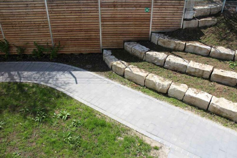 Welsch und Egger Landschaftsarchitekten Bauherr: Regens Wagner Michelfeld: Projekt: Neubau eines Wohnheims und einer Förderstätte für je 24 Menschen mit Behinderung in Königstein