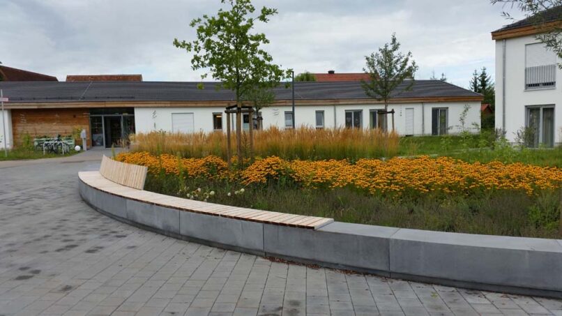 Welsch und Egger Landschaftsarchitekten Bauherr: Regens Wagner Stiftung Absberg Projekt: Neubau einer Freianlage für 2 Wohnheime und eine Förderstätte für je 10 und 24 Menschen mit Behinderung in Langlau