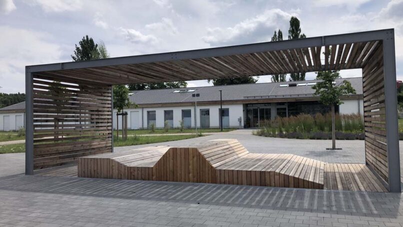 Welsch und Egger Landschaftsarchitekten Bauherr: Regens Wagner Stiftung Absberg Projekt: Neubau einer Freianlage für 2 Wohnheime und eine Förderstätte für je 10 und 24 Menschen mit Behinderung in Langlau