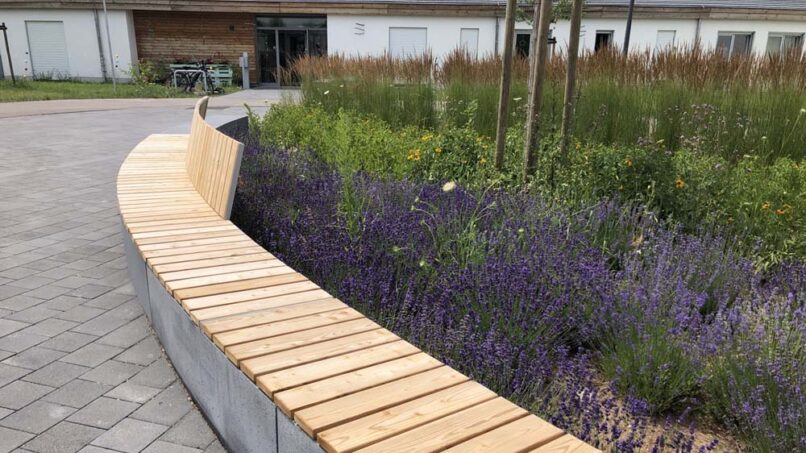 Welsch und Egger Landschaftsarchitekten Bauherr: Regens Wagner Stiftung Absberg Projekt: Neubau einer Freianlage für 2 Wohnheime und eine Förderstätte für je 10 und 24 Menschen mit Behinderung in Langlau