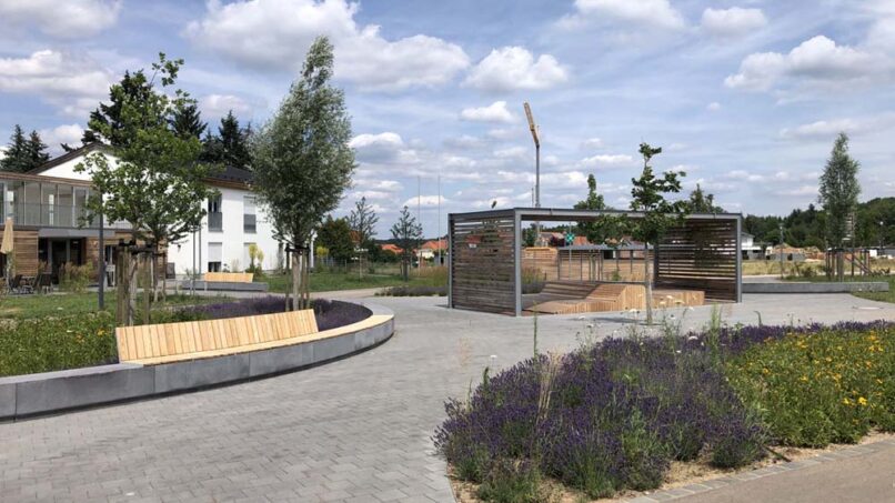 Welsch und Egger Landschaftsarchitekten Bauherr: Regens Wagner Stiftung Absberg Projekt: Neubau einer Freianlage für 2 Wohnheime und eine Förderstätte für je 10 und 24 Menschen mit Behinderung in Langlau